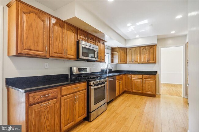 Foto del edificio - 8709 Sleepy Hollow Ln