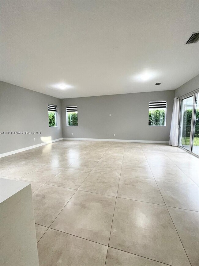 Foto del edificio - 10061 NW 75th St