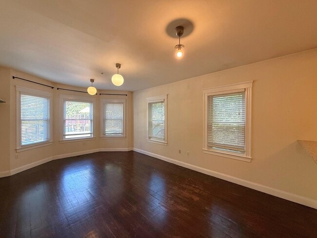 Building Photo - 6 Giles Park