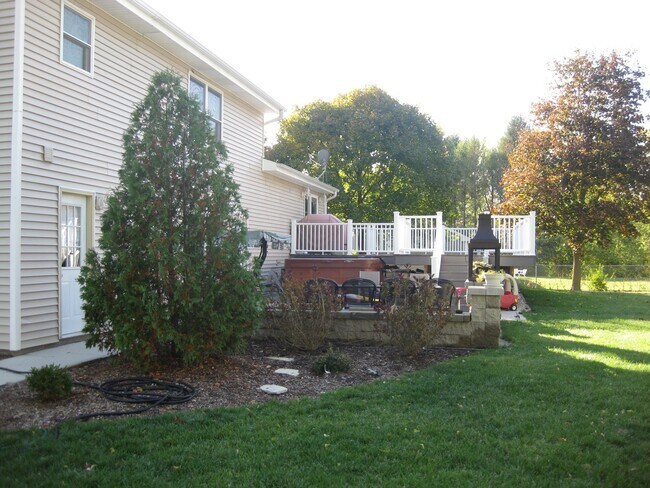 Building Photo - 1104 Hayden Dr