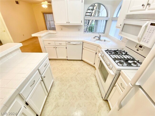 Foto del edificio - 2251 Wigwam Pkwy