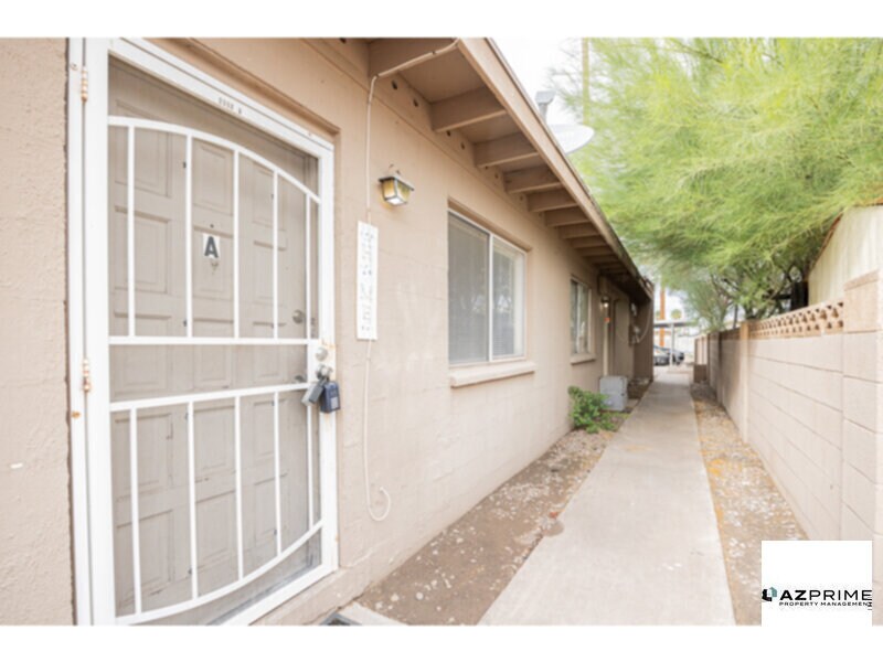 Foto principal - Discover Urban Sophistication in this Charming 2/1 Mesa 4-plex Unit!