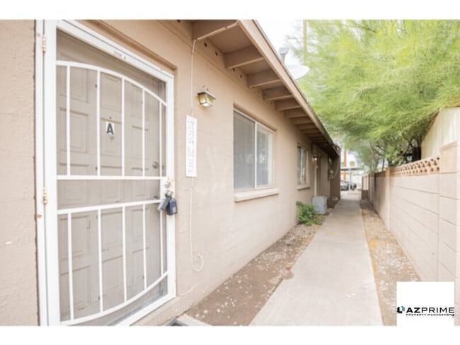 Discover Urban Sophistication in this Charming 2/1 Mesa 4-plex Unit! - Discover Urban Sophistication in this Charming 2/1 Mesa 4-plex Unit! House