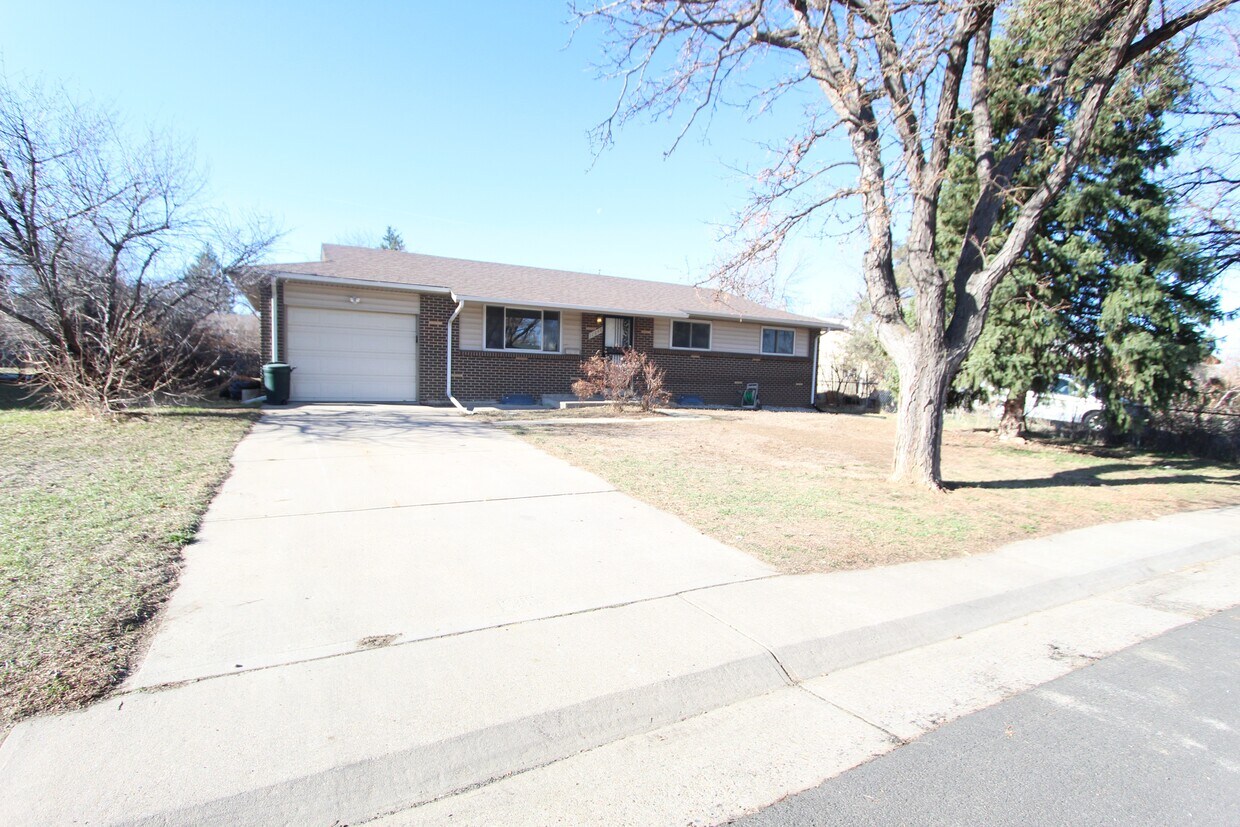 Primary Photo - 12648 E Alaska Ave