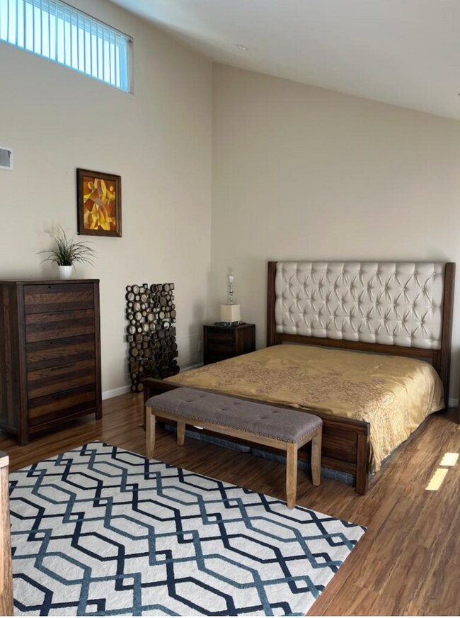 Master Bedroom - 608 Hawthorne St