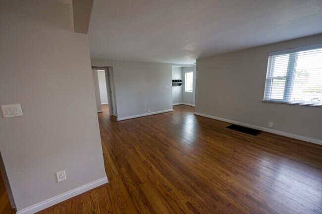 Building Photo - 6983 Salem Rd