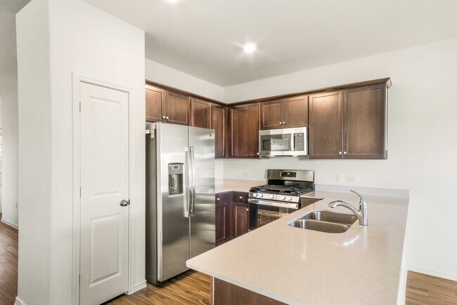 Building Photo - 5912 Eden Dr