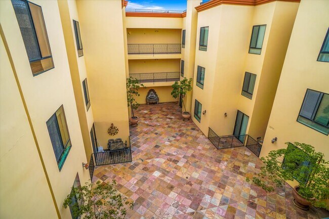 Building Photo - 6938 Laurel Canyon Blvd
