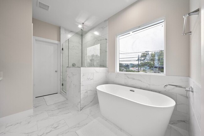 Foto del edificio - 8670 Easthaven Blvd
