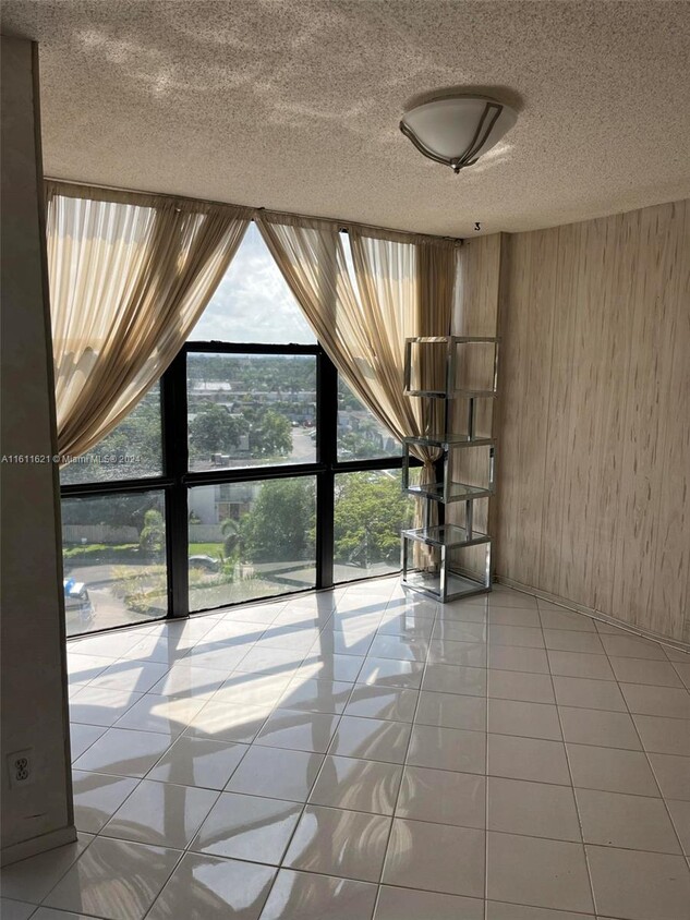 Primary Photo - 1000 Parkview Dr