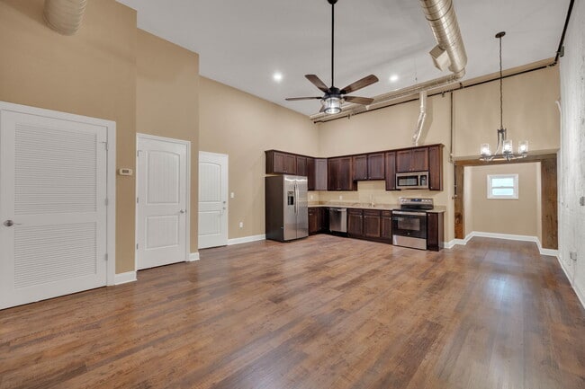 1BR / 1BA – 740 sq. ft. - Bridwell on Broad