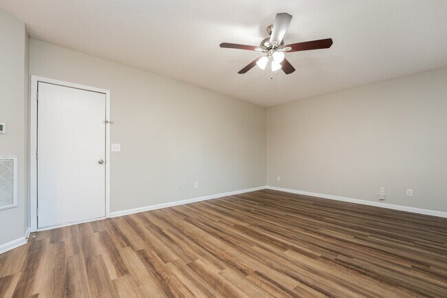 Building Photo - 4477 S River Cove