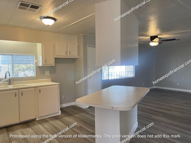 Foto del edificio - 44812 Cornish Ave