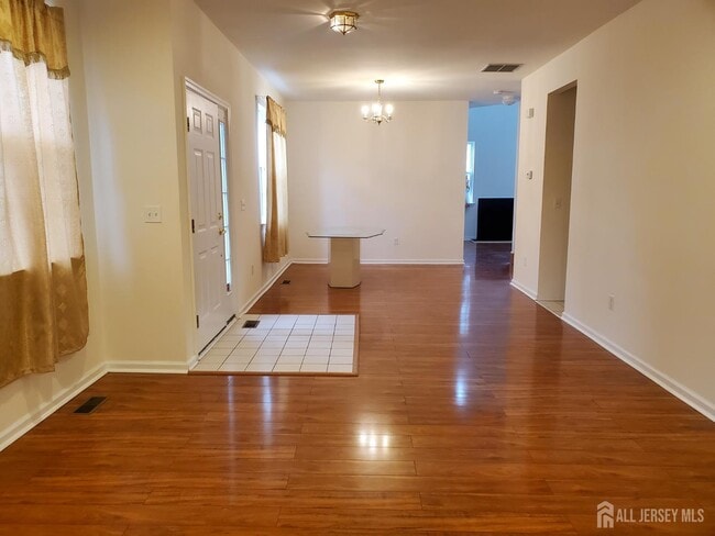 Foto del edificio - 202 Alder Ct