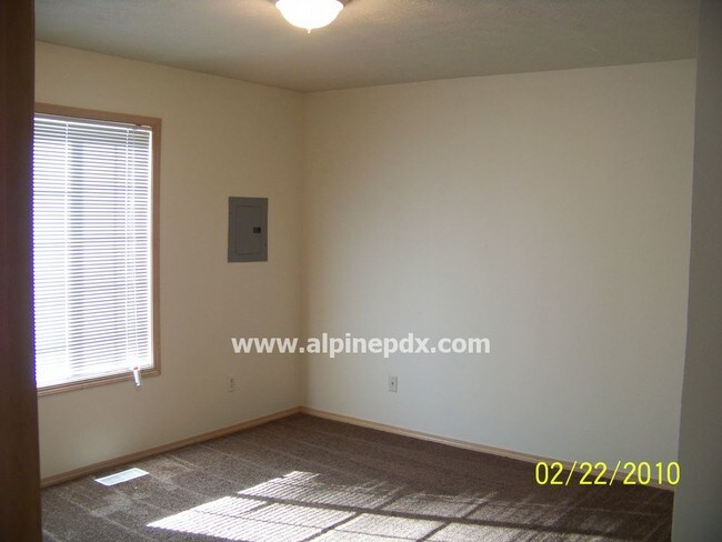 Building Photo - Duplex in Parkrose Area