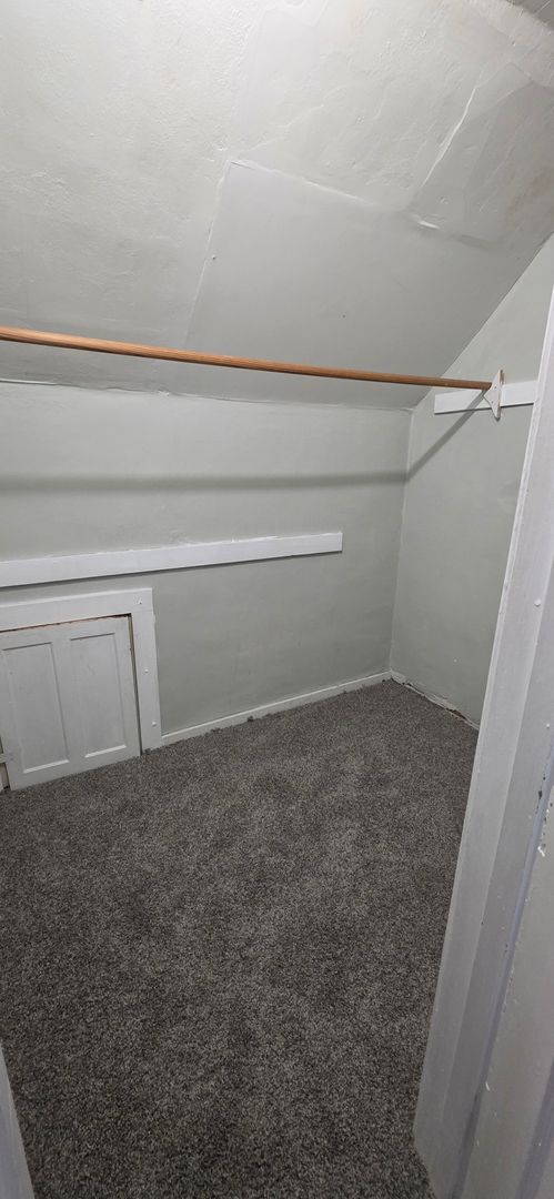 Foto del edificio - 233 W School St