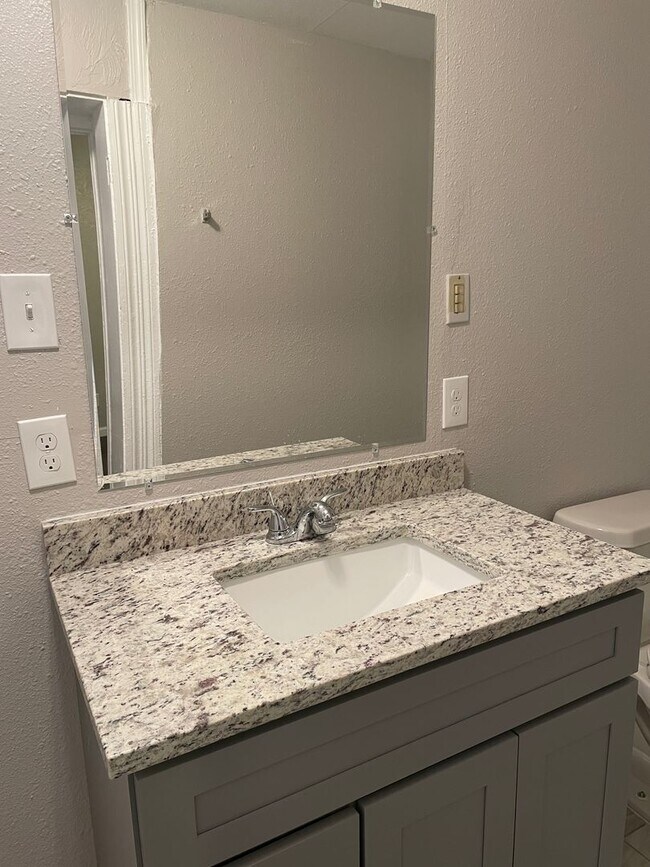 Building Photo - Pet friendly remodeled property.