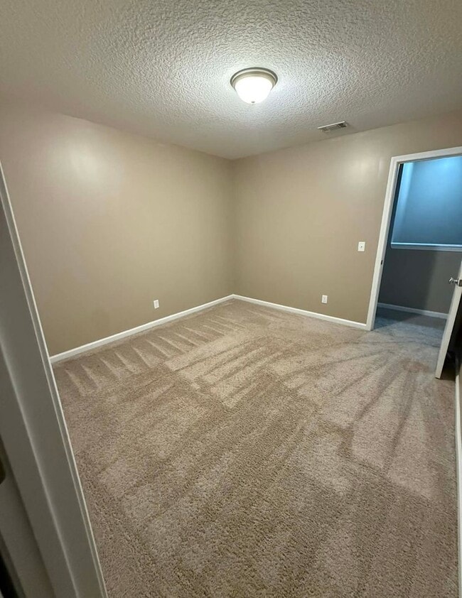 Foto del edificio - 4 Bed 2.5 Bath Two-Story Home