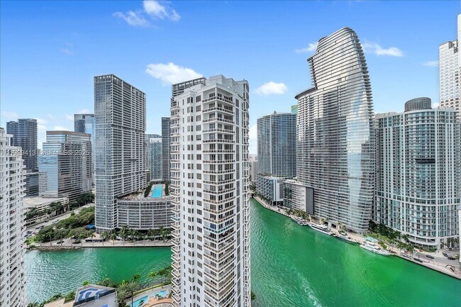 Foto del edificio - 900 Brickell Key Blvd