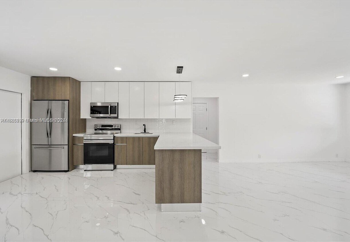 Foto principal - 5635 Pierce St