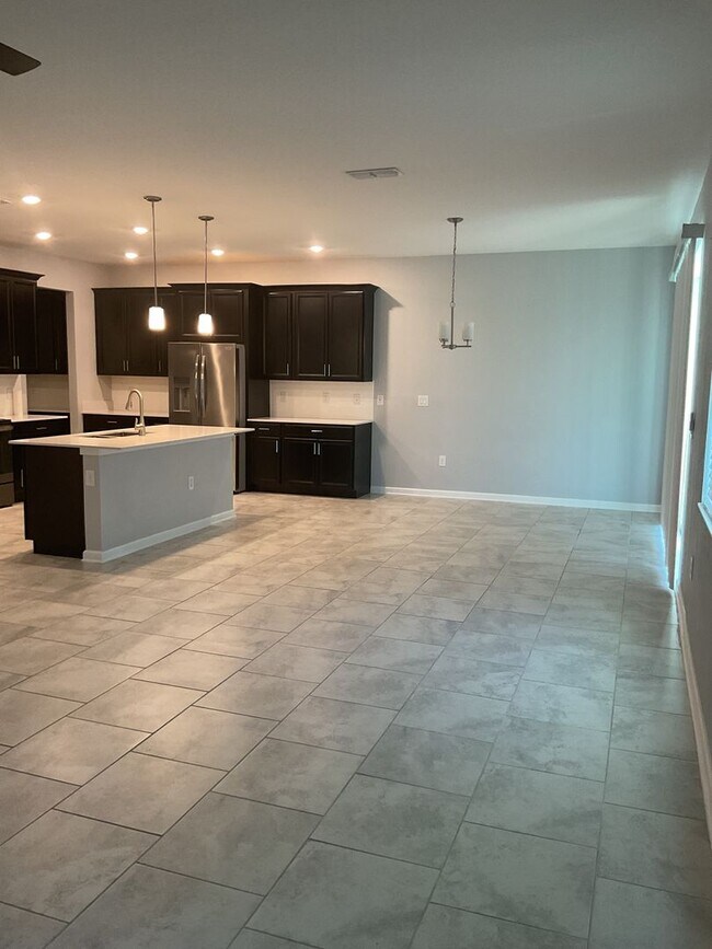 Foto del edificio - Beautiful 4 Bedroom 2 1/2 Bath Home in Gro...