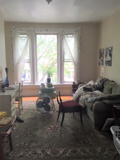 Foto del edificio - 3118 N Kenmore Ave