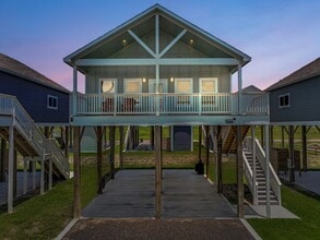 Building Photo - 1032 Sunset Cir
