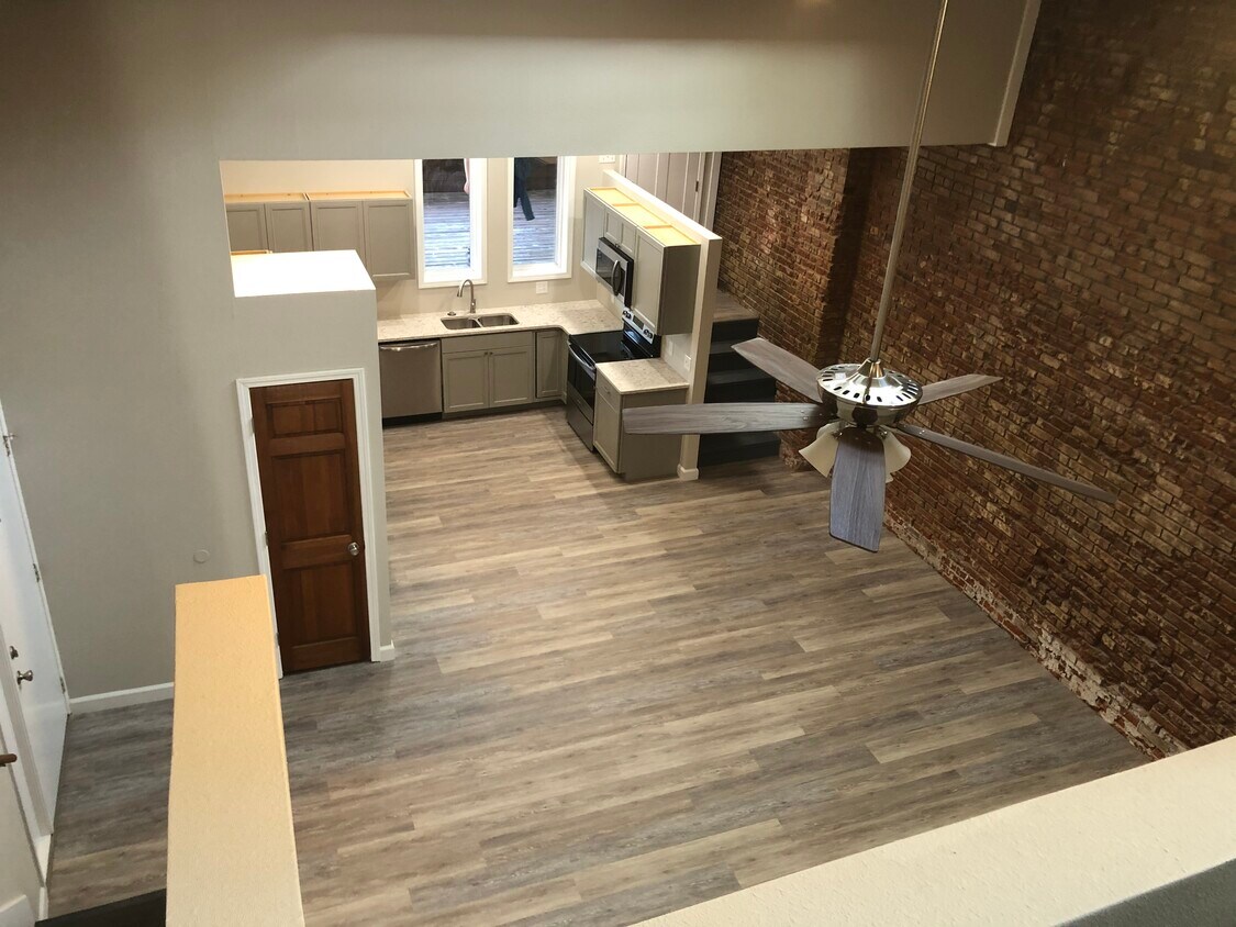 Foto principal - 218 N Main St