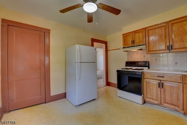 Building Photo - 120 Newark Pompton Turnpike