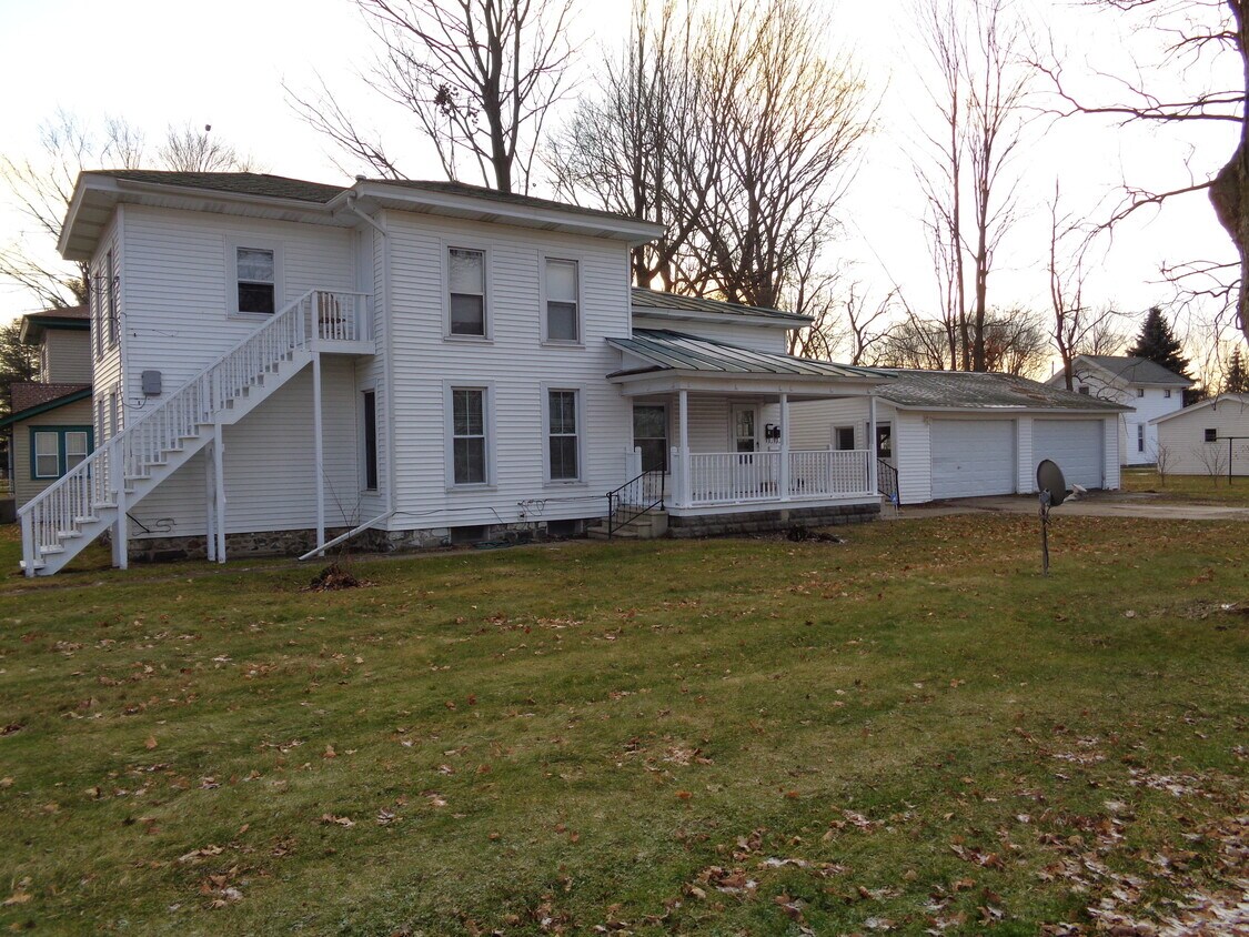 Primary Photo - 302 E Division St