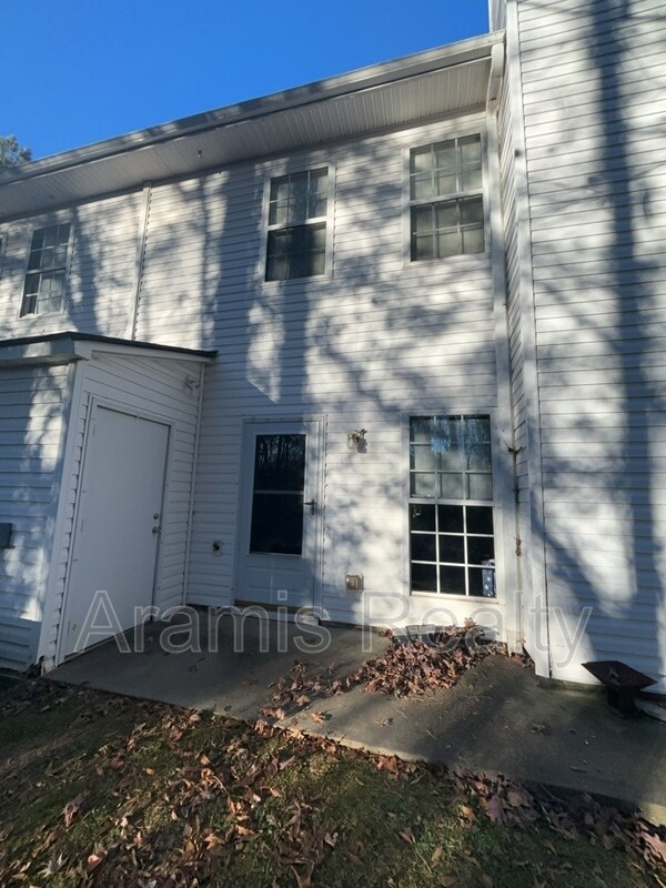 Building Photo - 1688 Camden Forrest Way