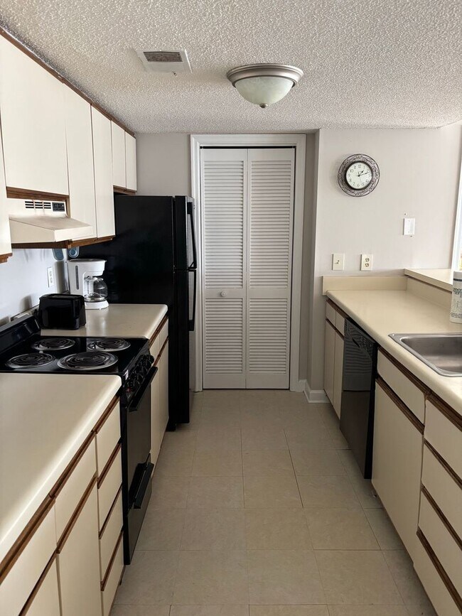 Building Photo - 2 Bedroom Furnished Condo in Myrtle Beach Resort