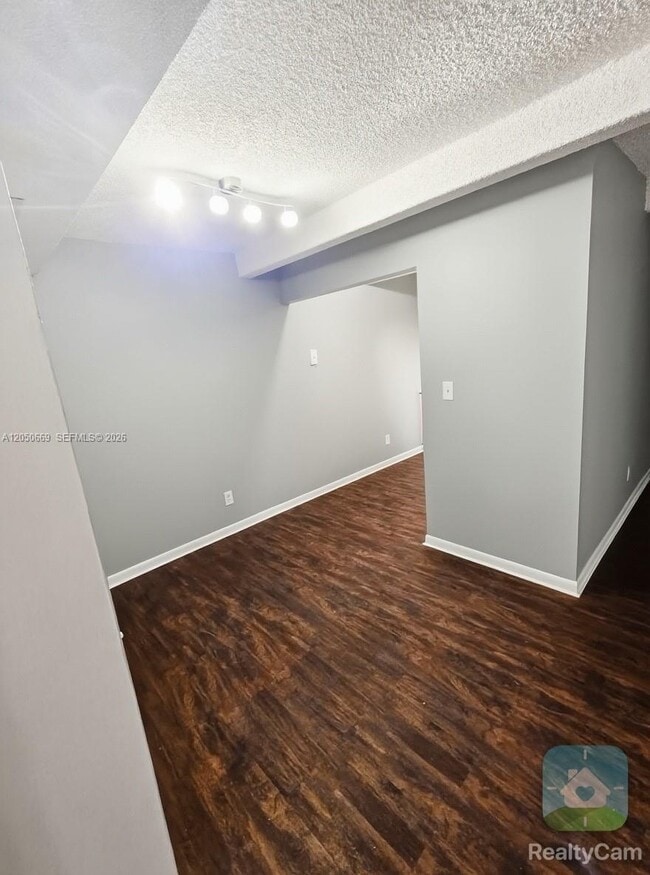 Building Photo - 1045 S Flagler Ave