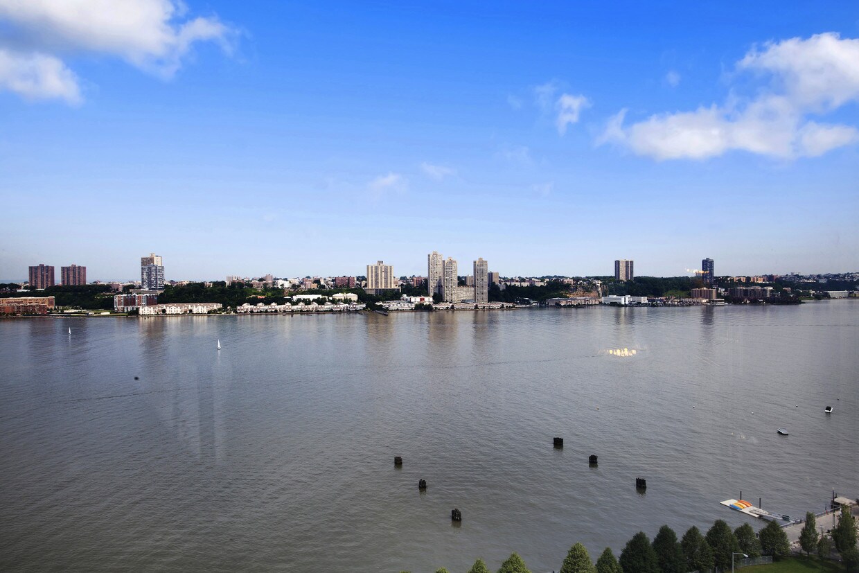 Foto principal - 220 Riverside Blvd