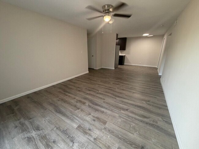 Foto del edificio - 3408 Balboa Ln