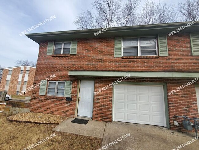 Foto del edificio - 2 Bed/1.5 Bath Duplex in Raytown, Complete...