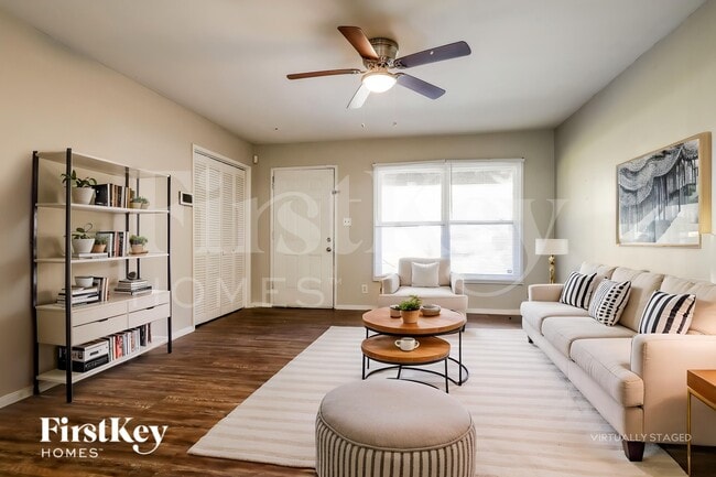 Building Photo - 3085 Piper Dr