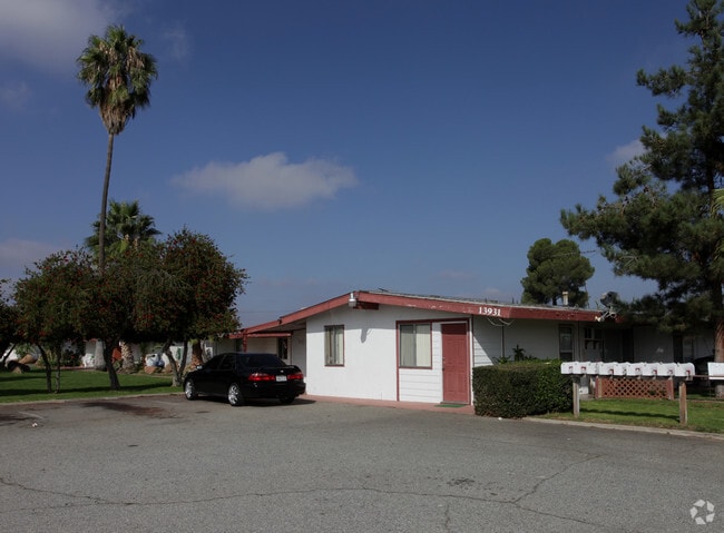 Foto principal - 13931 Elsworth Ave