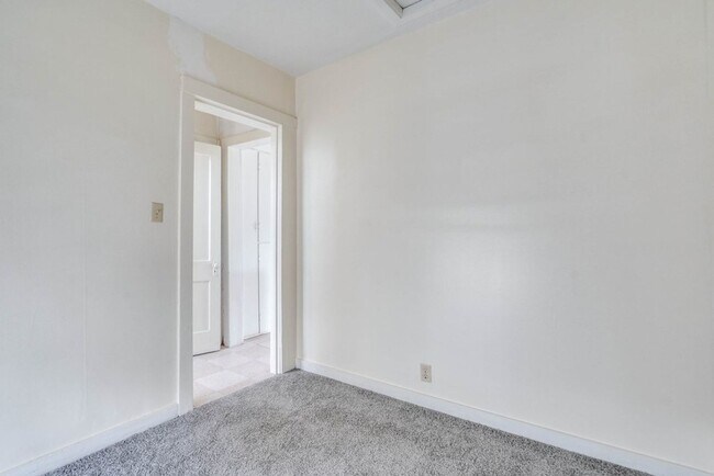 Building Photo - McCracken12809