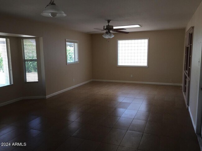 Building Photo - 540 E Laguna Dr