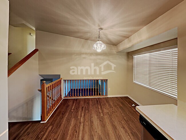 Foto del edificio - 1027 N 575 W