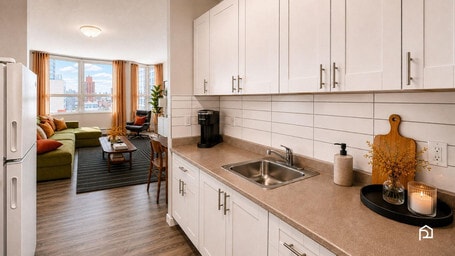 Building Photo - Standard 2 Bed