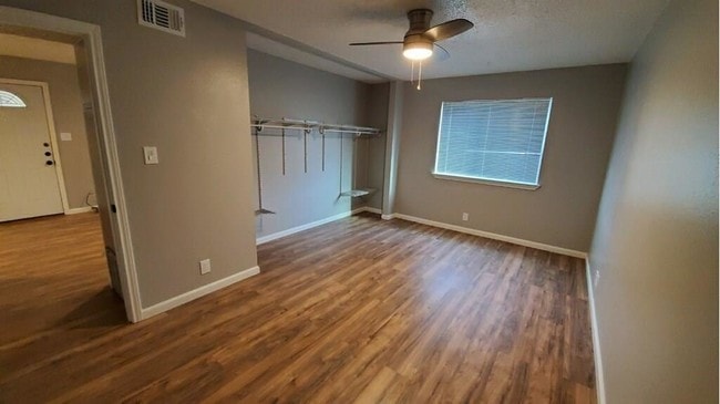 Foto del edificio - 9008 Galewood Dr