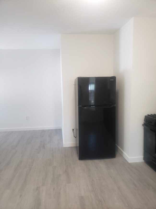 Building Photo - 910 Adele St