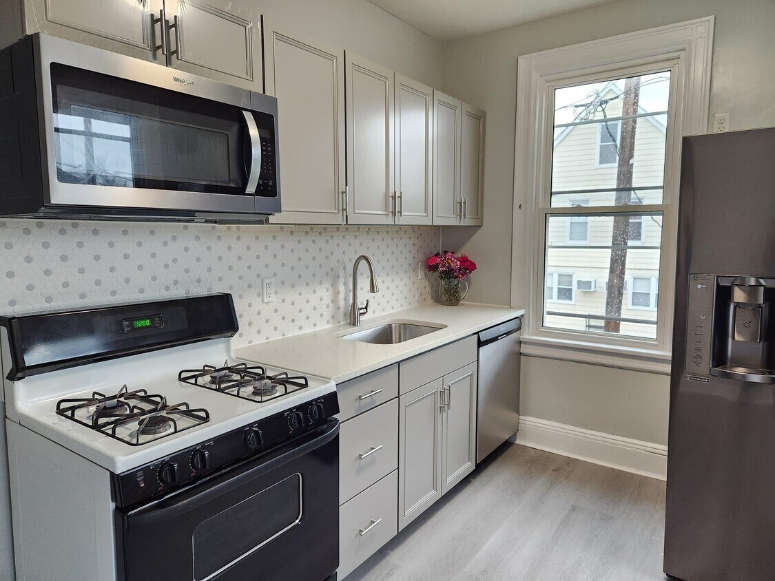 143 W 33rd St Unit 2, Bayonne, NJ 07002 Condo for Rent in Bayonne, NJ