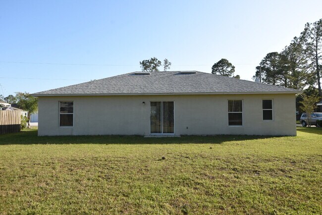 Building Photo - Charming 3-Bedroom, 2-Bath Home in Lehigh ...