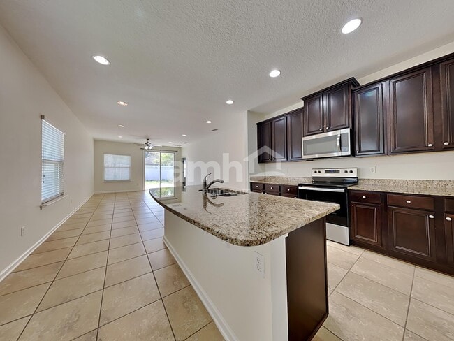 Building Photo - 851 Glendale Ln