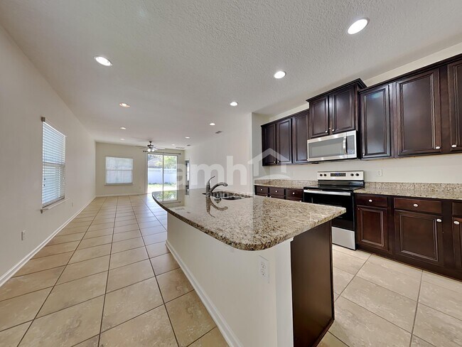 Foto del edificio - 851 Glendale Ln