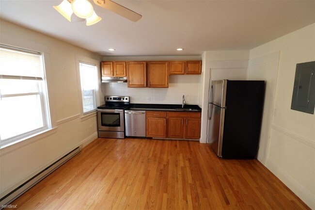 Foto del edificio - 1 br, 1 bath  - 153 Franklin St Apt 2R
