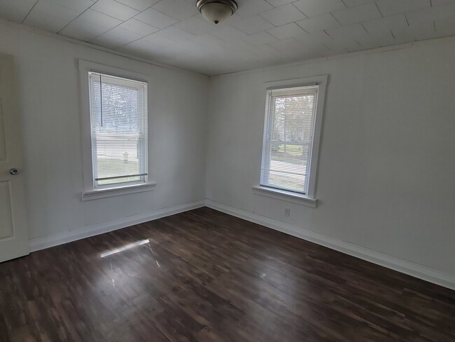 Building Photo - 346 W Naperville Rd